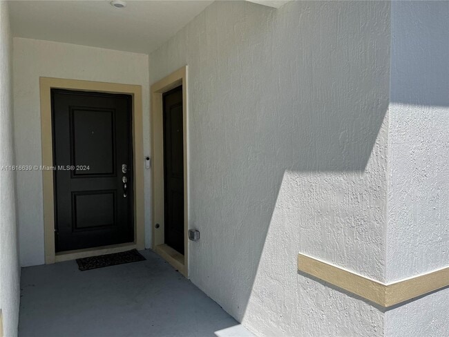 Building Photo - 270 SW Tulip Blvd
