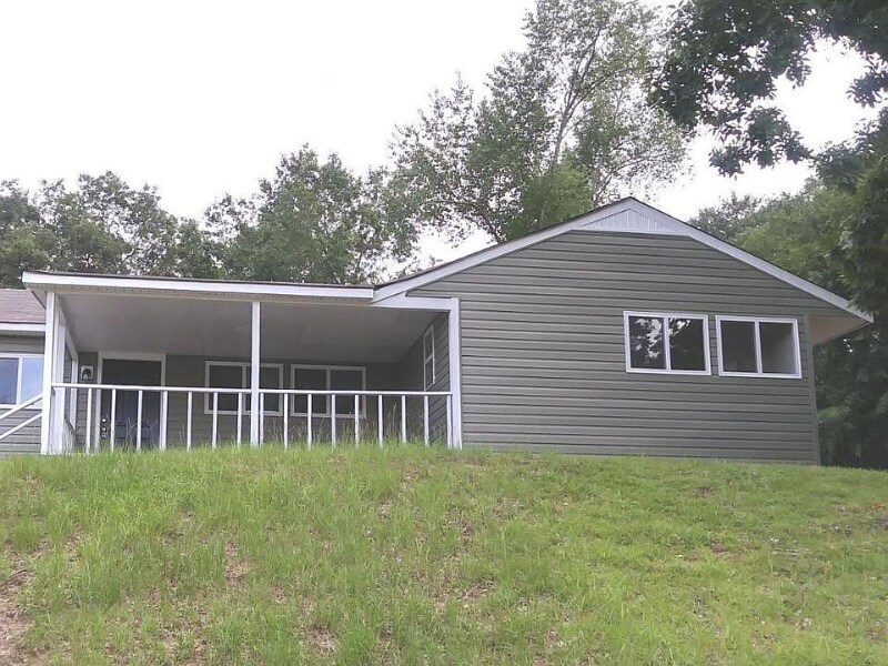 Primary Photo - 650 Hutchinson Dr