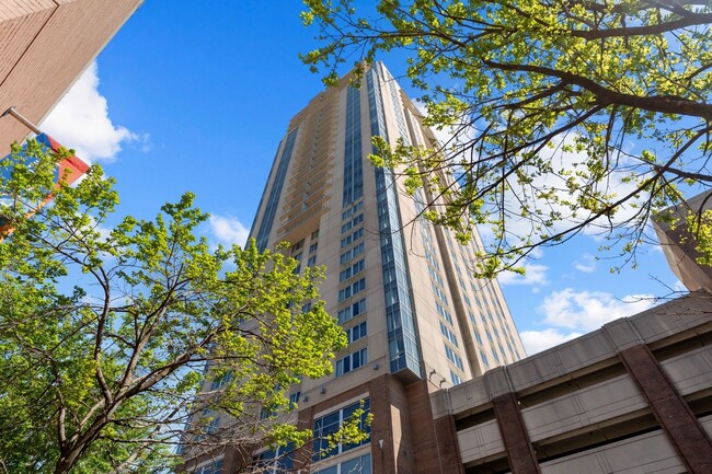 Building Photo - Elegant 1-Bed, 1-Bath Condo in Prime Virgi...