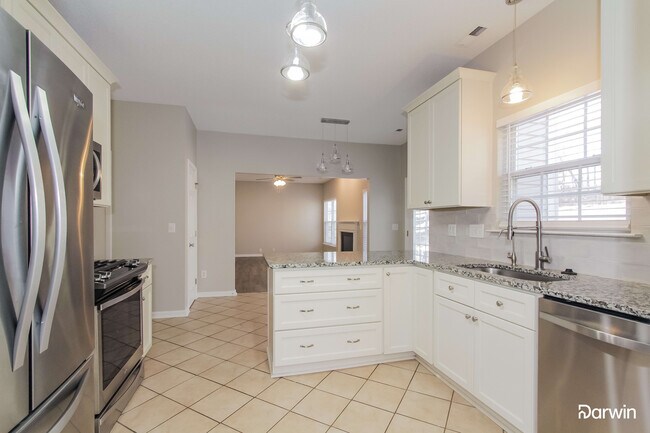 Foto del edificio - 7215 Duchamp Dr