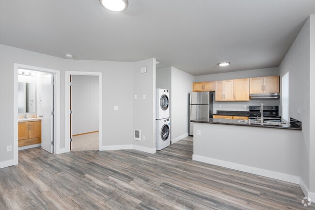 1BD, 1BA - 580SF - Legacy Ridge: Leasing Specials! Beautifull...