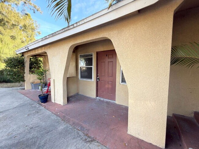 Foto del edificio - 6651 River Rd