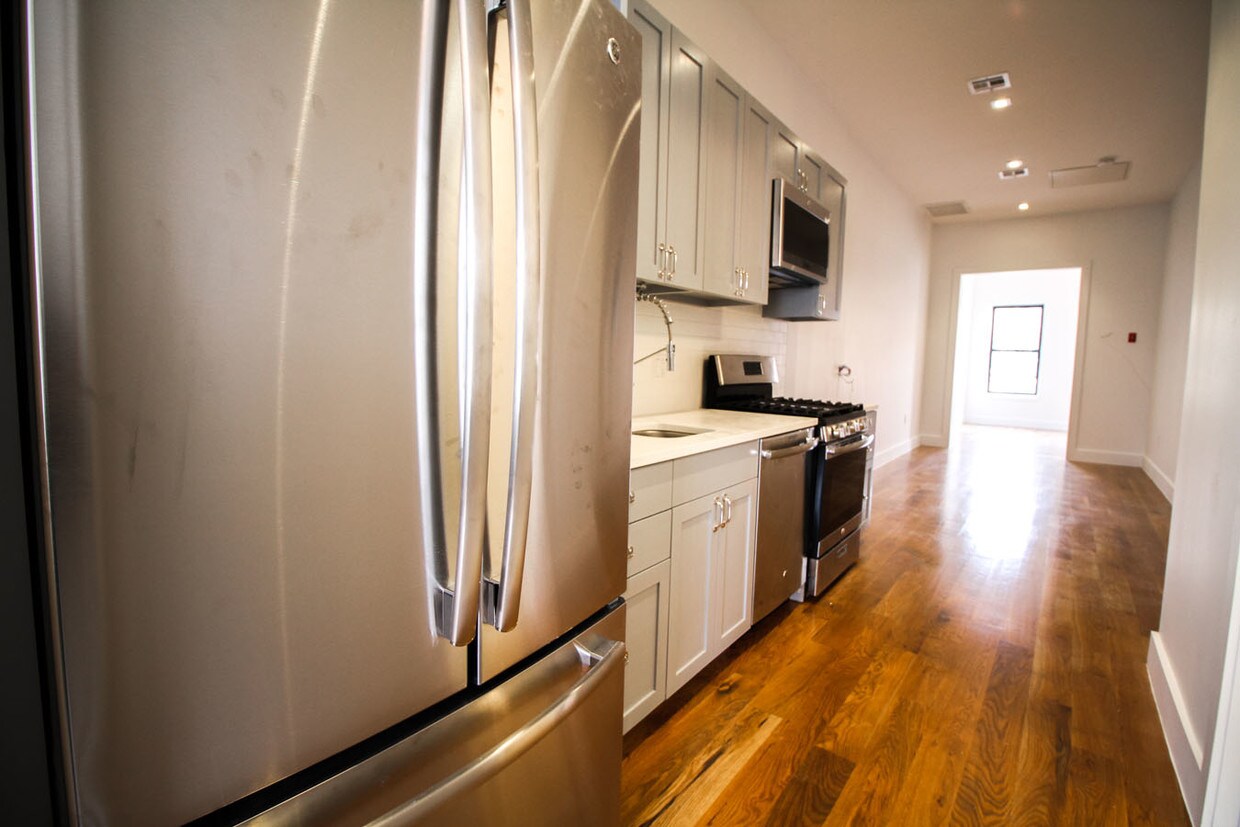 Primary Photo - 303 Harman St