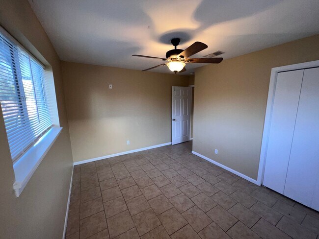 Building Photo - 3637 Tripoli Dr