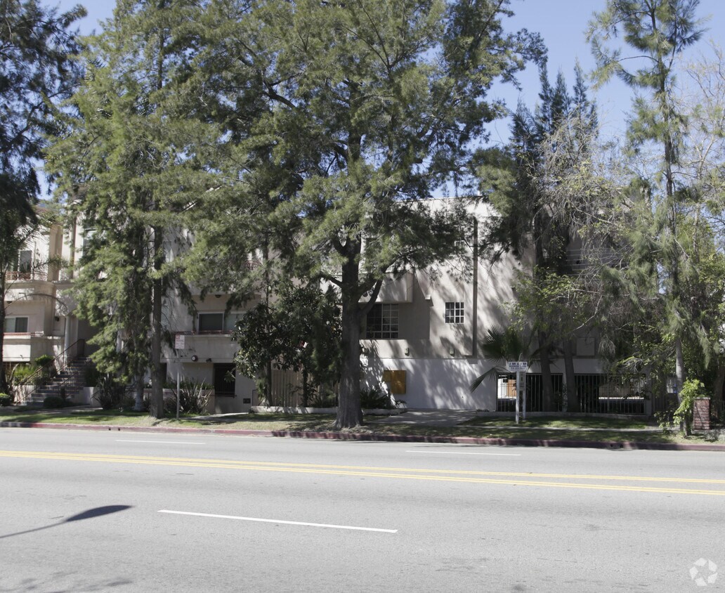 Foto principal - Coldwater Canyon Apts.