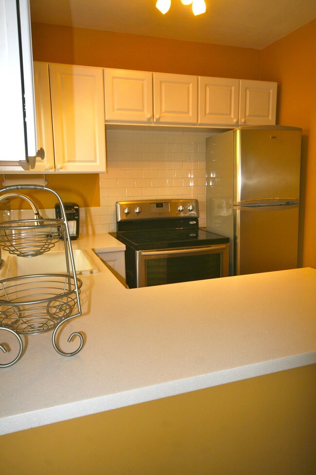 Building Photo - 315 NE 7th Ave