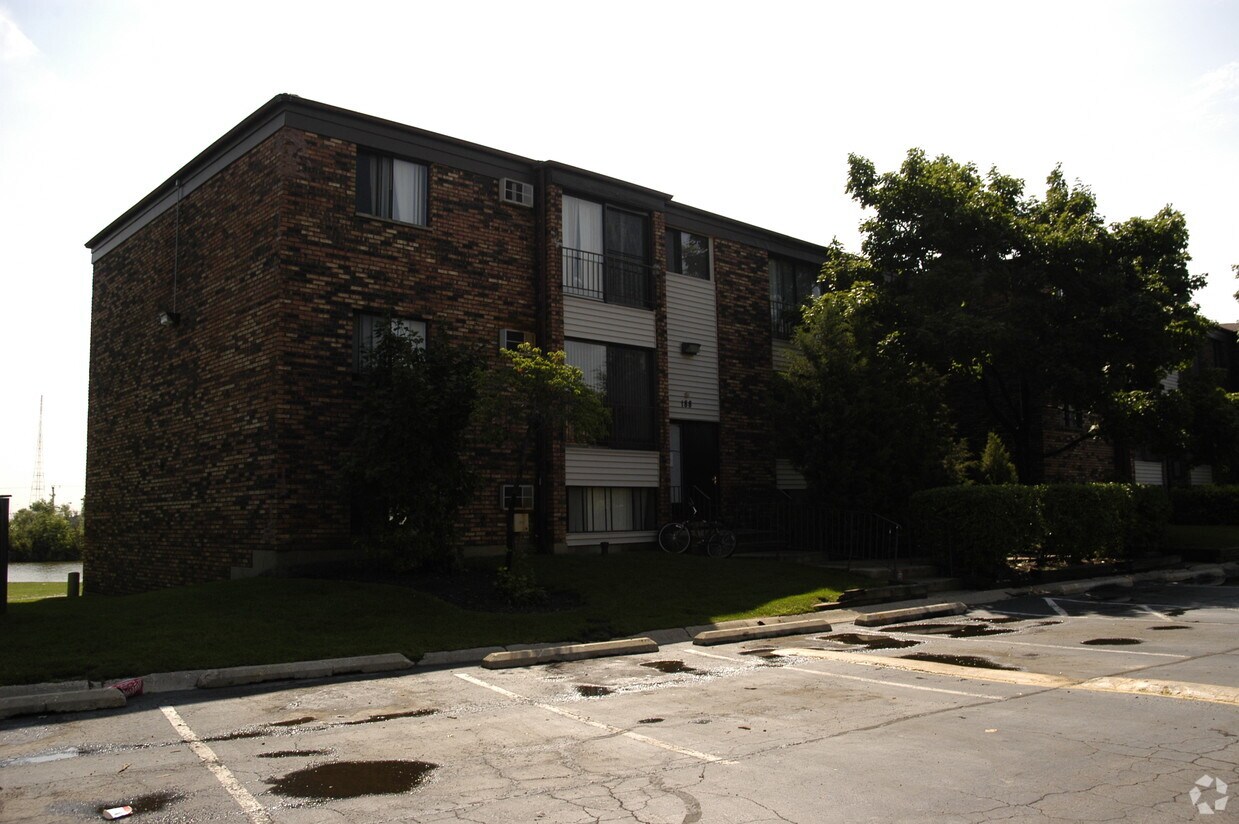 Primary Photo - 188 E Gladstone St