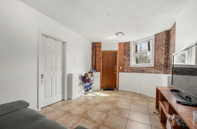 Building Photo - 2 Colliston Rd