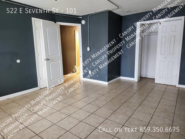 Building Photo - 522 E Seventh St-101