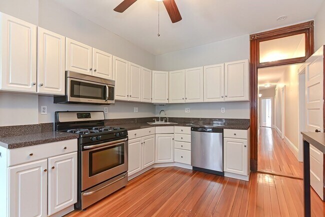 Building Photo - 83 Farragut Rd