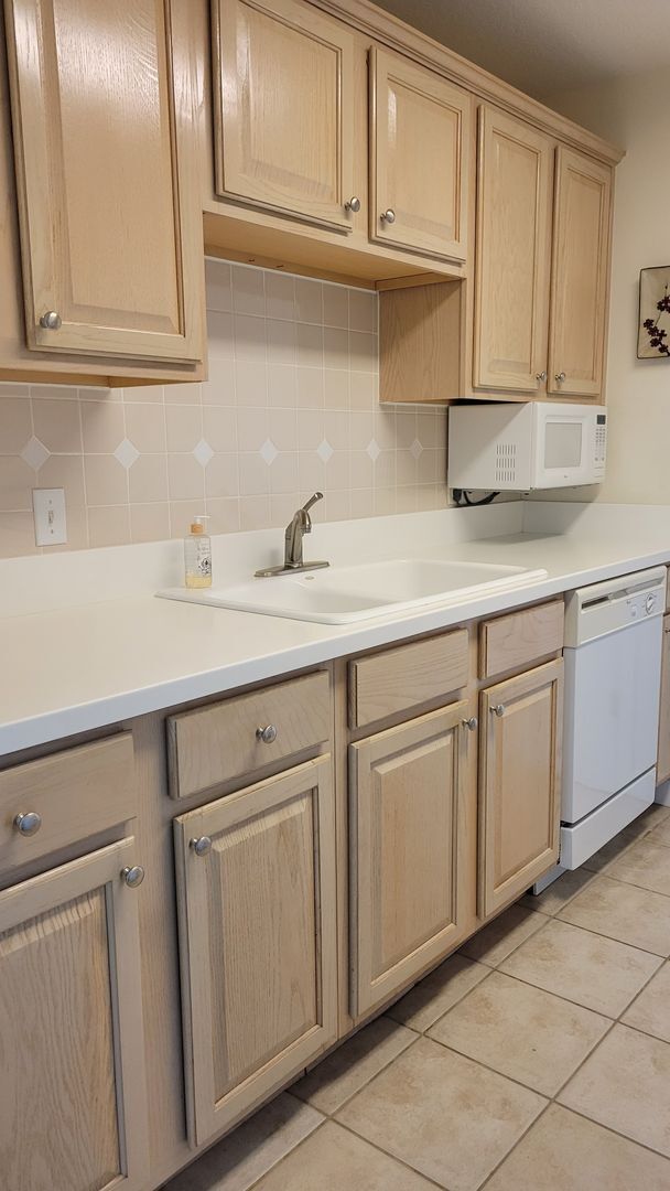 Building Photo - SHORT TERM/SEASONAL DOWNTOWN