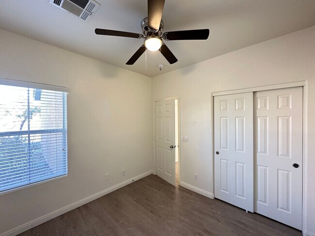 Foto del edificio - DECATUR & BLUE DIAMOND