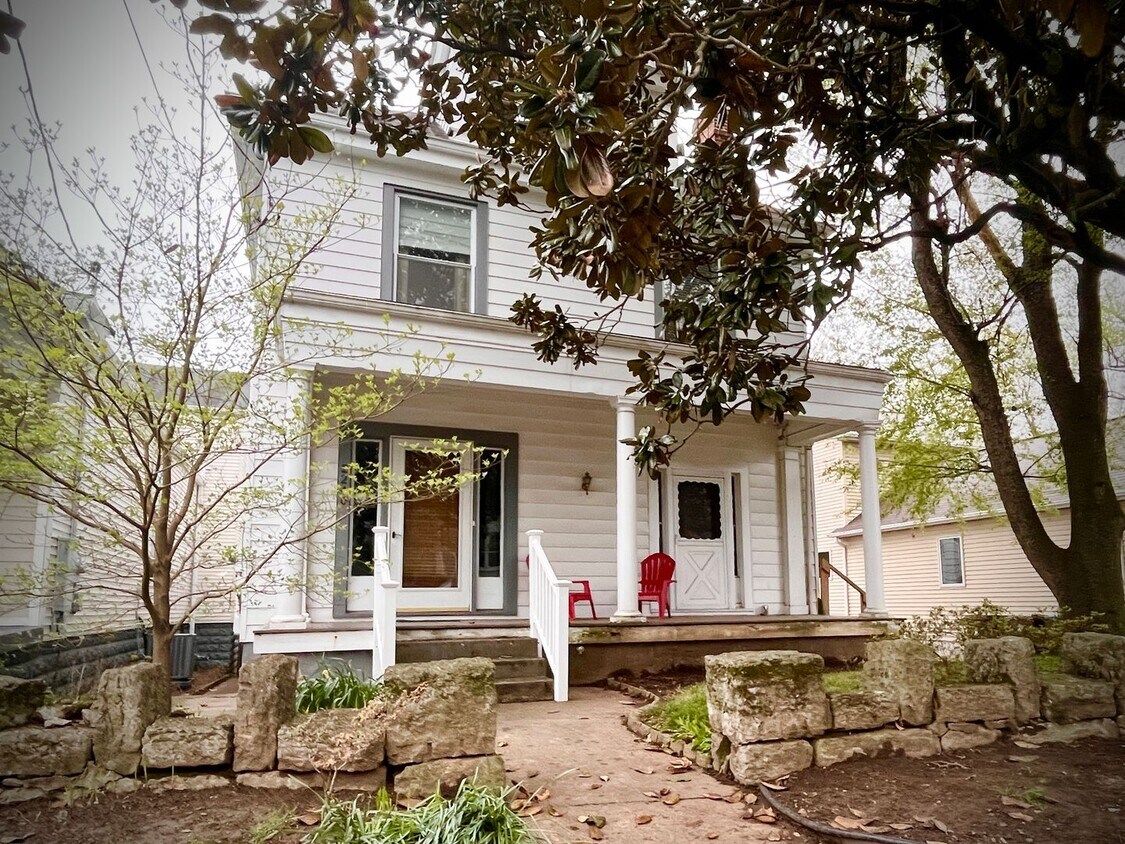 Foto principal - Four Bedroom Historic Clifton Gem!