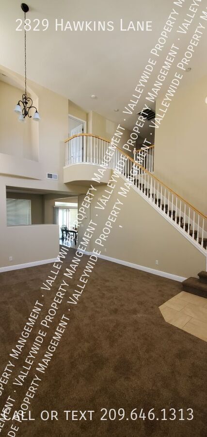 Foto del edificio - 2829 Hawkins Ln