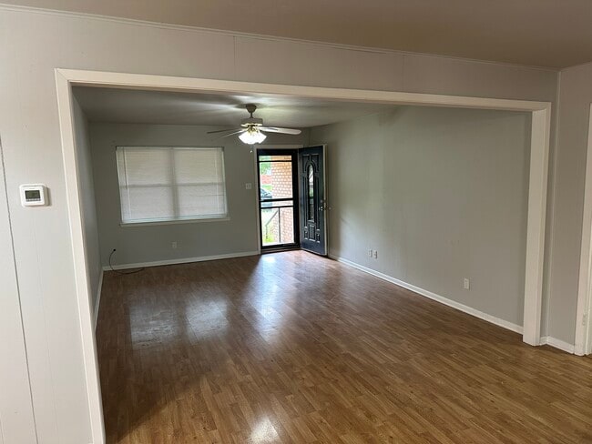 Building Photo - 1614 Venus Dr