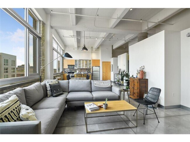 Building Photo - 700 N Washington Ave