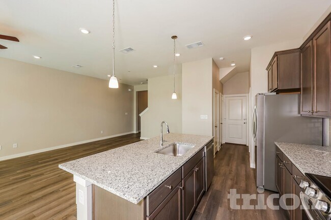 Foto del edificio - 3020 Songbird Ln