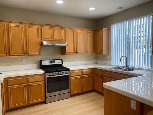 Building Photo - 32552 Sunnyvail Cir