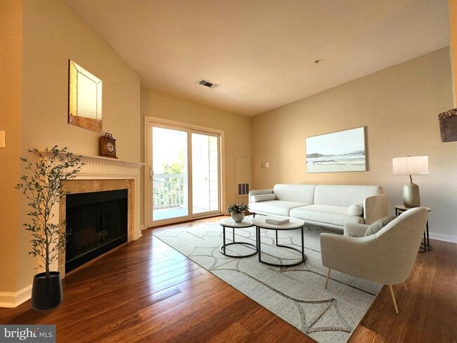 Building Photo - 2204 Westcourt Ln