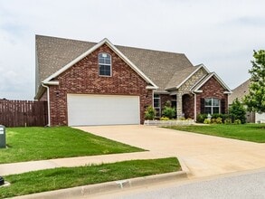 Building Photo - 4204 SW Hollyhock St
