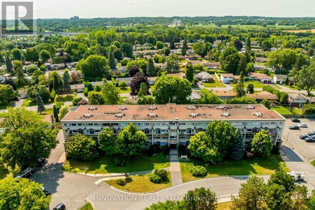 Photo du bâtiment - 12 Corkstown Rd