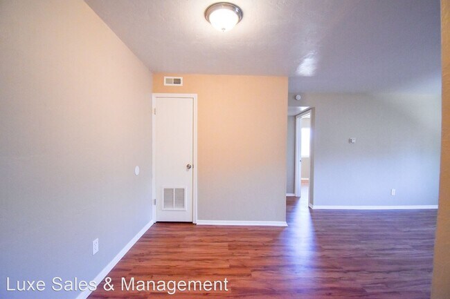 Building Photo - 1 br, 1 bath House - 6030 NW Expressway Un...
