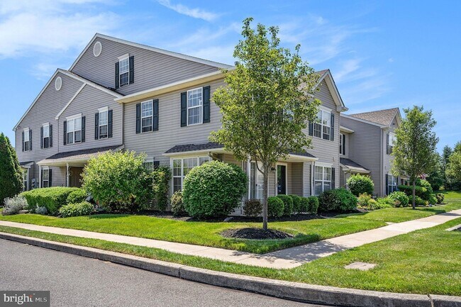Building Photo - 5905 Drawbridge Ct