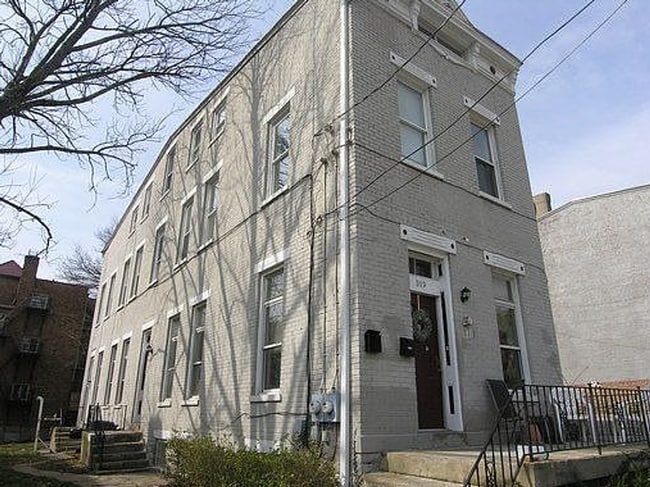 Building Photo - 319 Hilton Pl