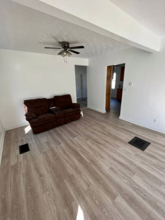 Building Photo - 4-Bedroom, 2bathrooms Apartment  – Availab...