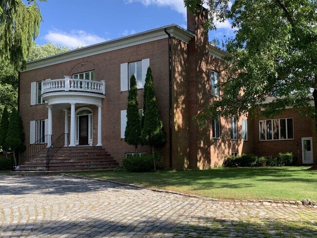 Foto del edificio - 604 N Quaker Hill Rd