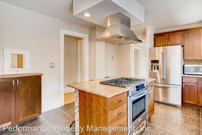 Building Photo - 3 br, 2 bath House - 633 Josephine St