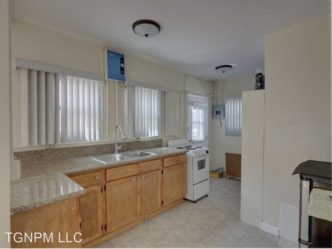 Building Photo - 1 br, 1 bath House - 1035 n Normandie Ave