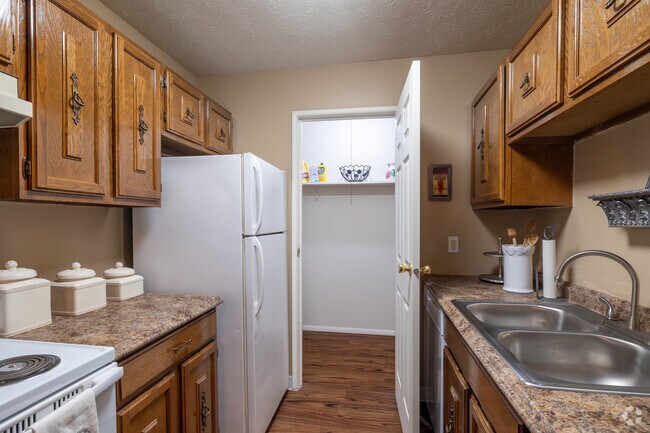 2HAB, 1BA - 855 ft² - Deer Creek Apartments