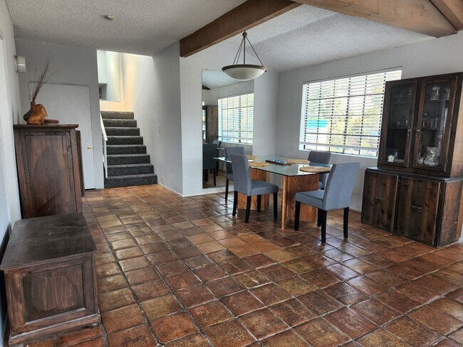 Building Photo - 300 N Catalina Ave