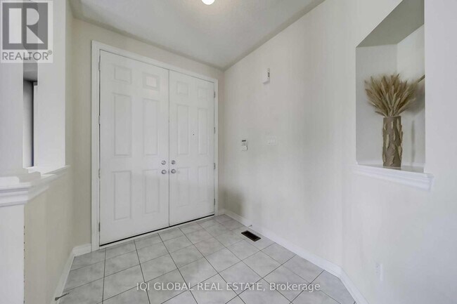 Photo du bâtiment - 2 Bowkett Dr