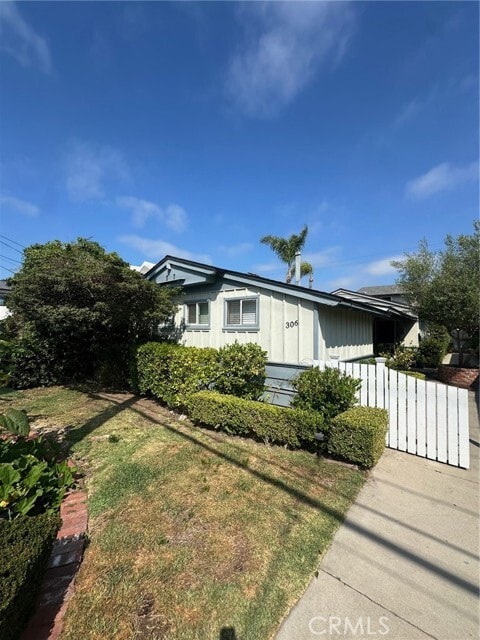 Primary Photo - 306 Dahlia Pl