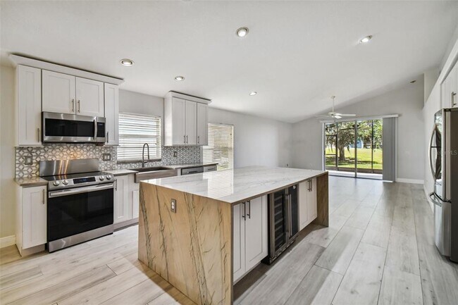 Building Photo - 10412 Lucaya Dr