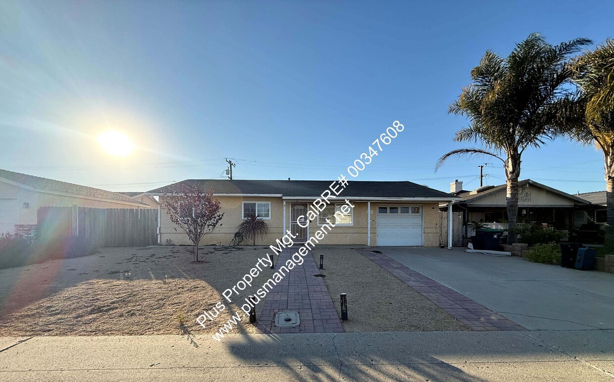 Primary Photo - Beautiful Single Story Home Located in the...