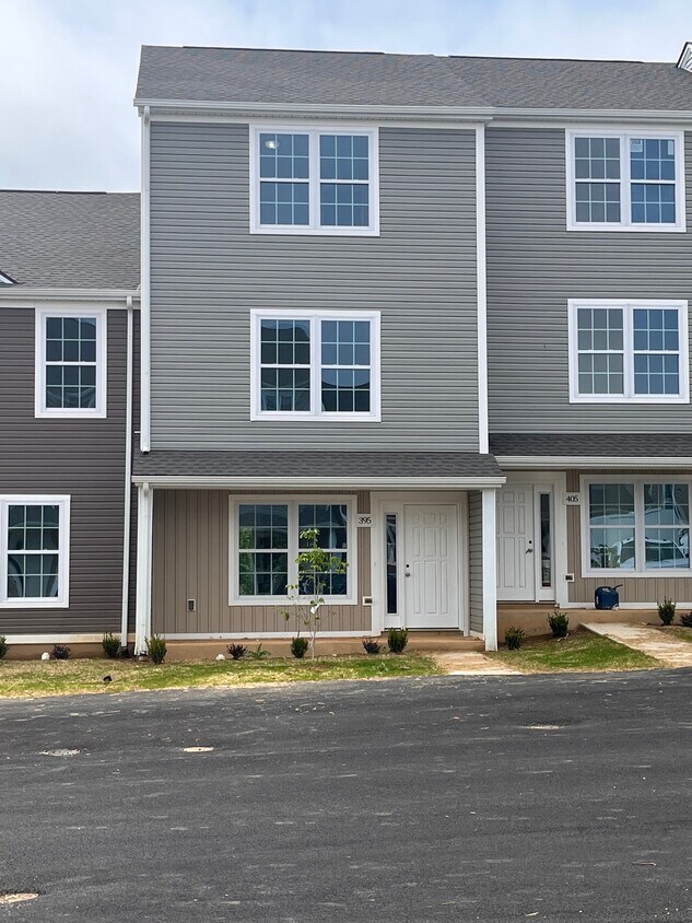 Foto del edificio - 375-395 Skylar Dr