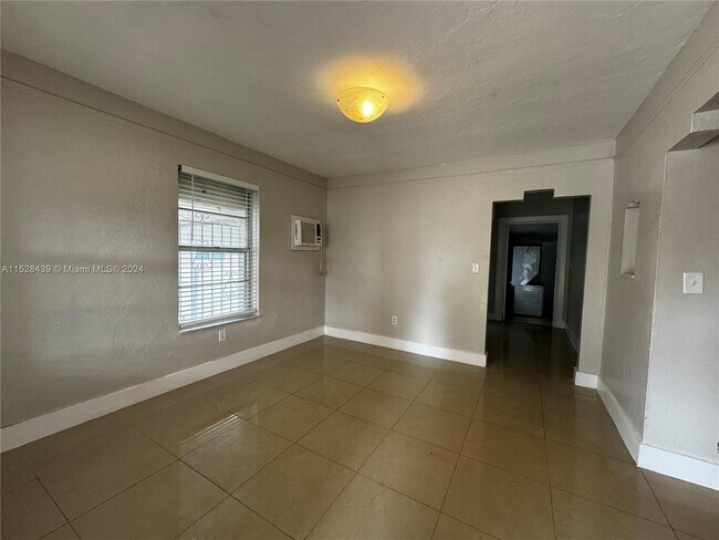 Foto del edificio - 1111 NW 77th St
