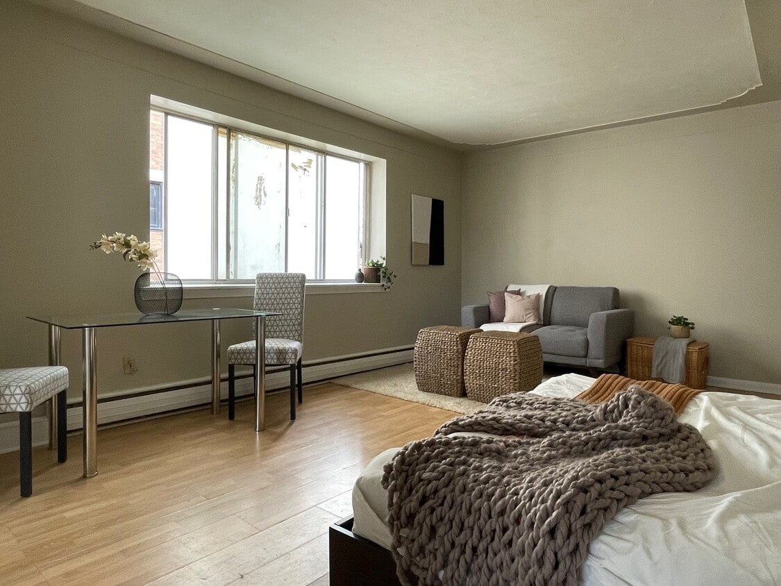 Photo principale - Spacious Private Bachelor Close to Locke St!