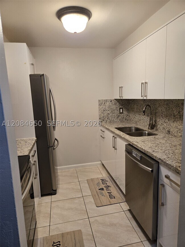 Building Photo - 14321 N Kendall Dr