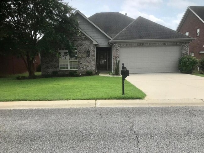Photo - 711 Greenbriar Dr House