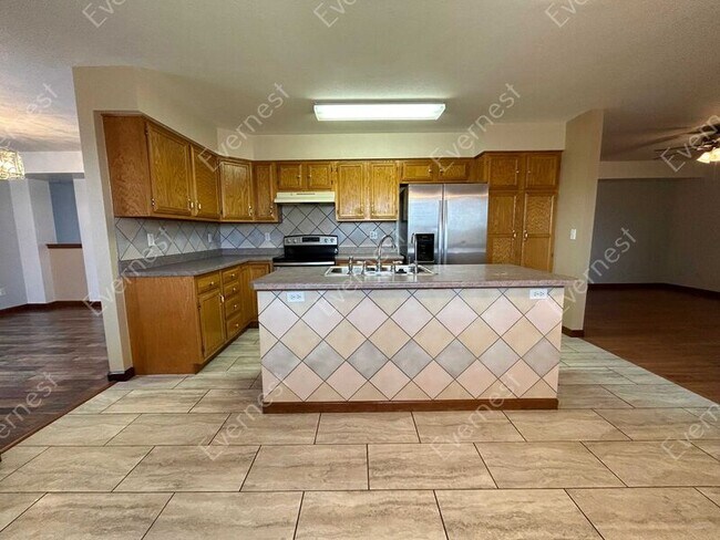 Building Photo - 835 Eagle Bend Dr