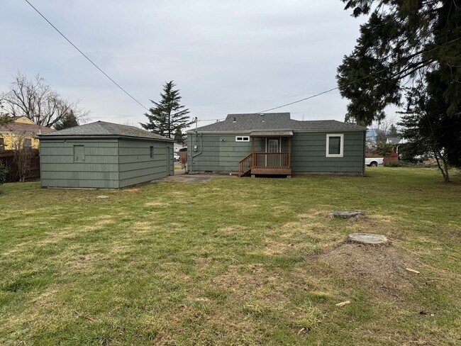 Foto del edificio - Updated 2 bedroom 1 bathroom house in Springfield!