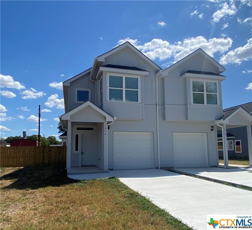 Primary Photo - 1006 E Fannin St