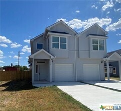 Building Photo - 1006 E Fannin St