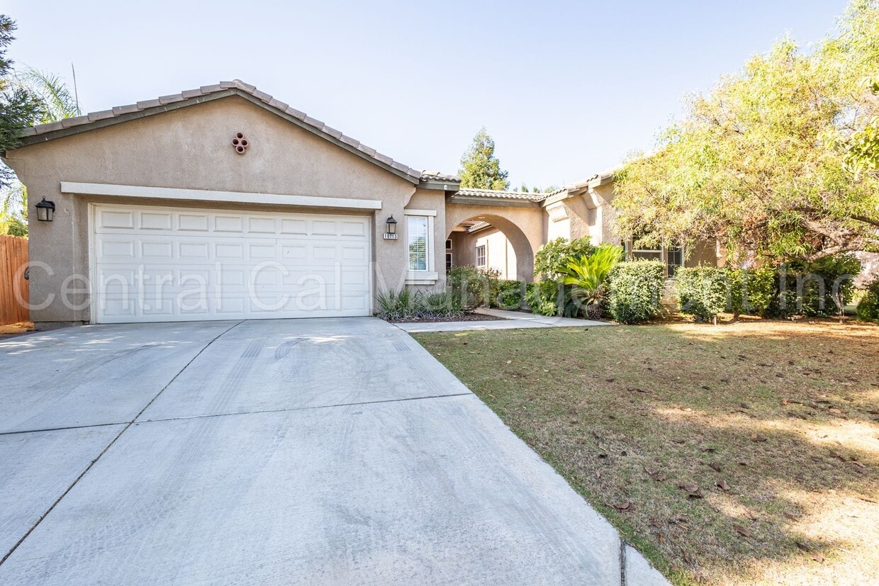 Primary Photo - 3 Bedroom/2 Bath Home in Highly Desirable ...