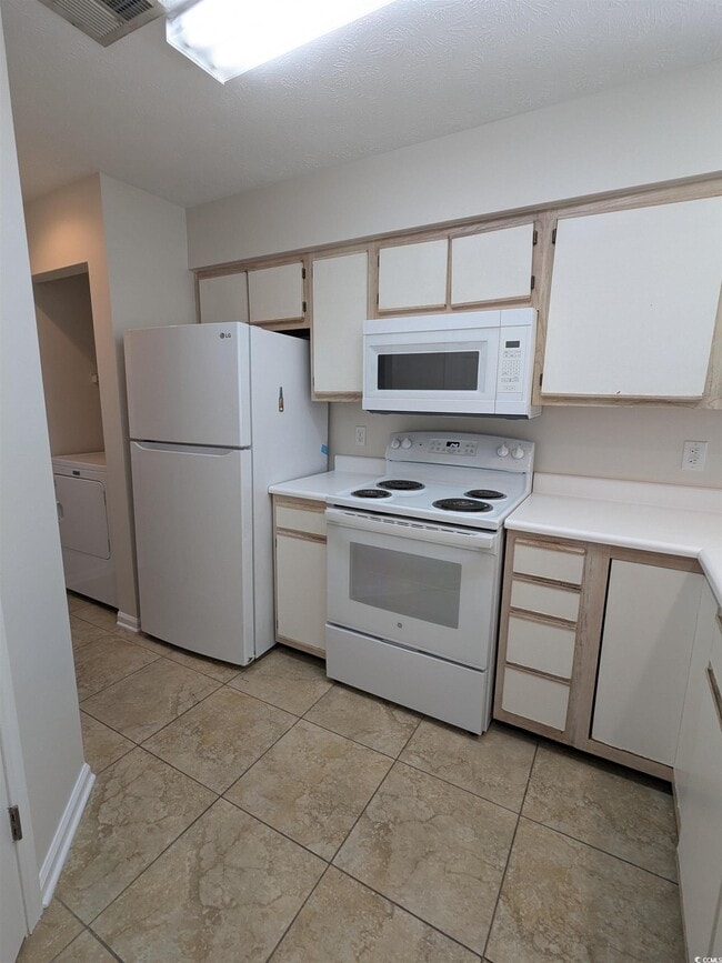 Building Photo - 627 Waterway Village Blvd