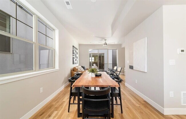 Foto del edificio - Amazing Jefferson Park 2 Bed / 4 bath Dupl...